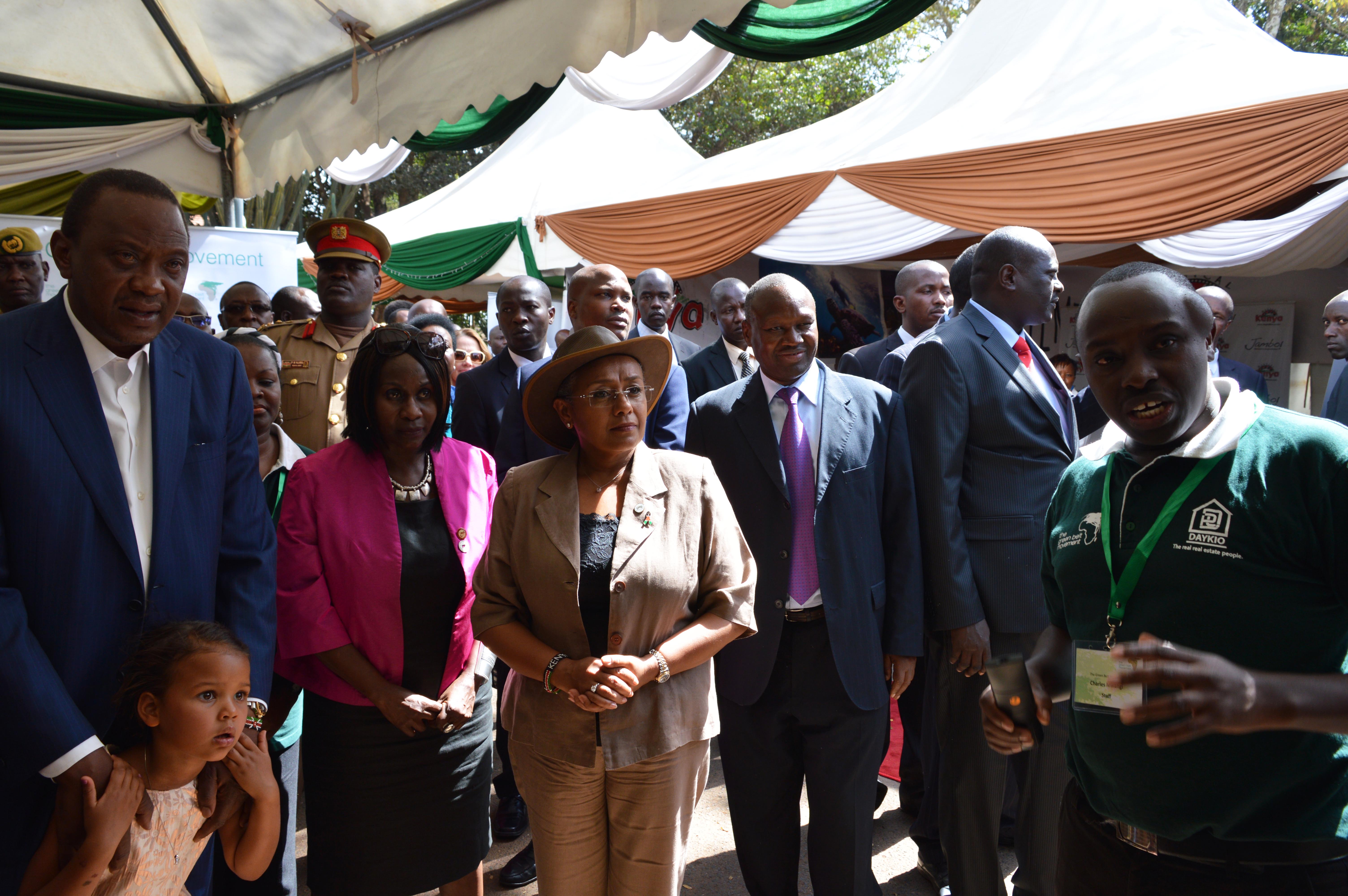 H.E President Uhuru Kenyatta and First Lady Margaret Kenyatta in a short briefing on GBM's work